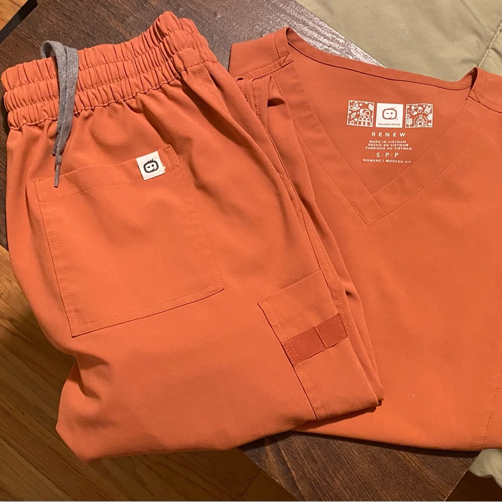 Wonderwink Renew scrub set small